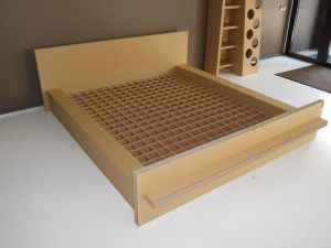 Кровать из картона